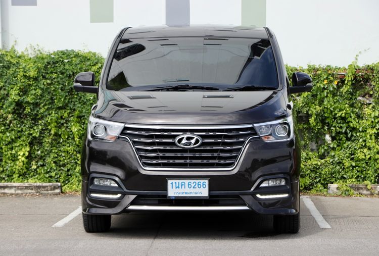 Hyundai H-1  2020 2.5 Deluxe Van ดีเซล ไม่ติดแก๊ส เกียร์อัตโนมัติ น้ำตาล รูปที่ 2