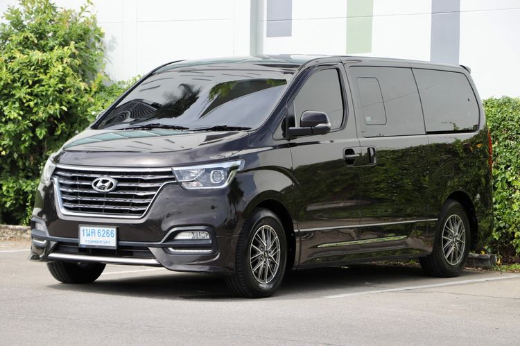 รถ Hyundai H-1  2.5 Deluxe สี น้ำตาล