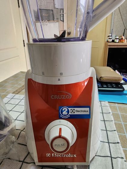 Electrolux เครื่องปั่นน้ำผลไม้ - รุ่น EBR2001 1.25 ลิตร สภาพดี รูปที่ 2