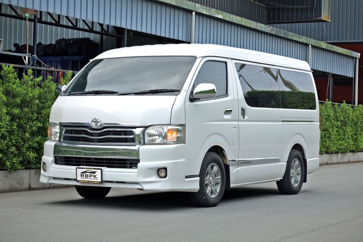 รถ Toyota Ventury 2.7 G สี ขาว