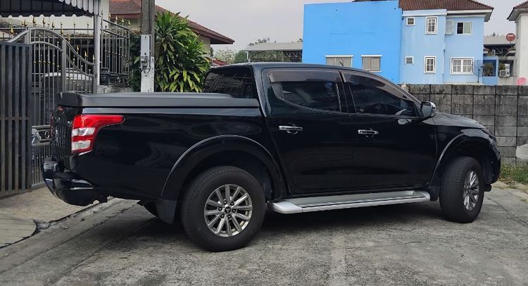 Mitsubishi Triton 2017 2.4 GLS Plus Pickup ดีเซล เกียร์อัตโนมัติ ดำ รูปที่ 2