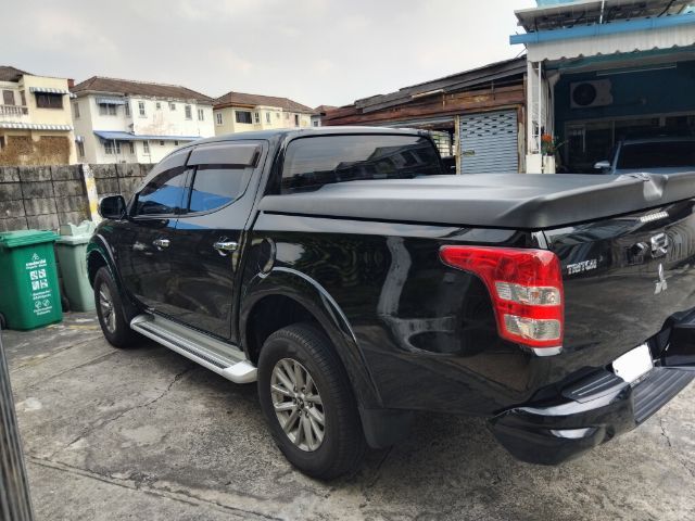 Mitsubishi Triton 2017 2.4 GLS Plus Pickup ดีเซล เกียร์อัตโนมัติ ดำ รูปที่ 4