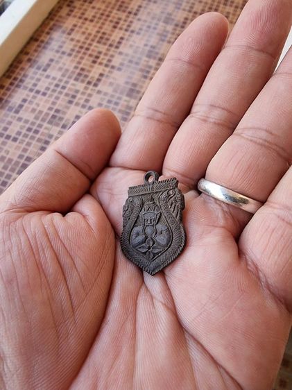 กะลาแกะหลวงพ่อน้อย วัดศรีษะทอง นครปฐม รูปที่ 3