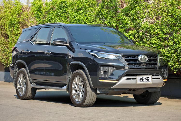 Toyota Fortuner 2022 2.4 V Utility-car ดีเซล ไม่ติดแก๊ส เกียร์อัตโนมัติ ดำ รูปที่ 4