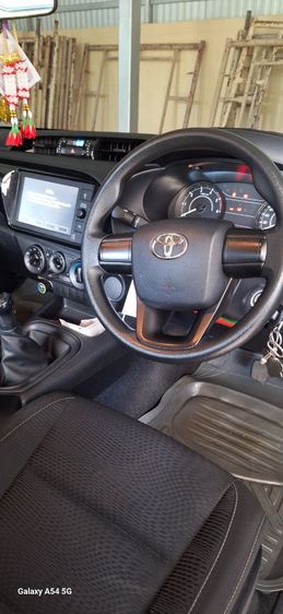 รถ Toyota Hilux Revo 2.4 J สี บรอนซ์เงิน