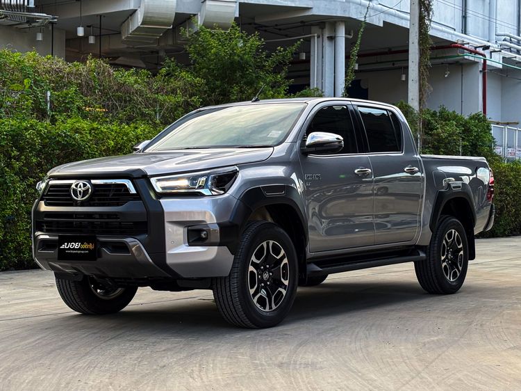 รถ Toyota Hilux Revo Double Cab 2.8 High 4WD สี บรอนซ์เงิน