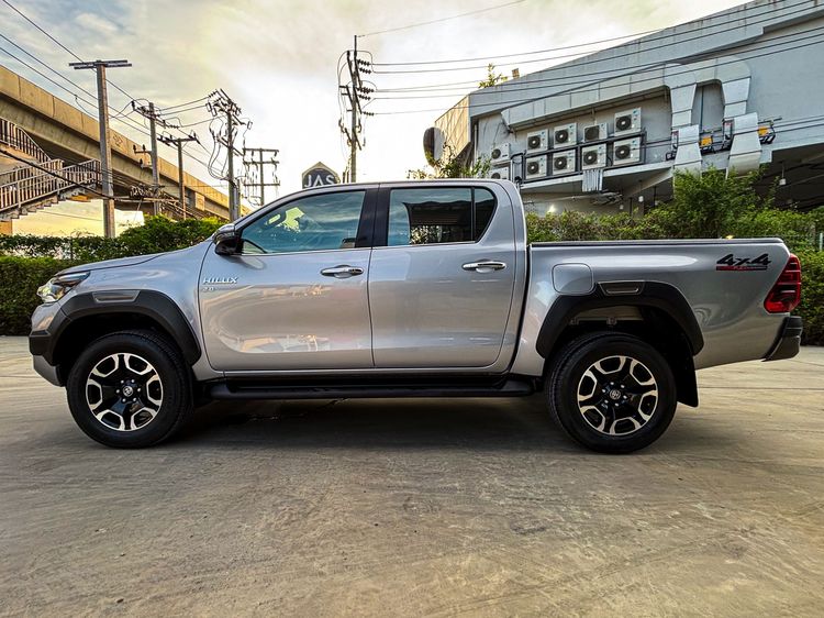 Toyota Hilux Revo 2023 Double Cab 2.8 High 4WD Pickup ดีเซล ไม่ติดแก๊ส เกียร์ธรรมดา บรอนซ์เงิน รูปที่ 4