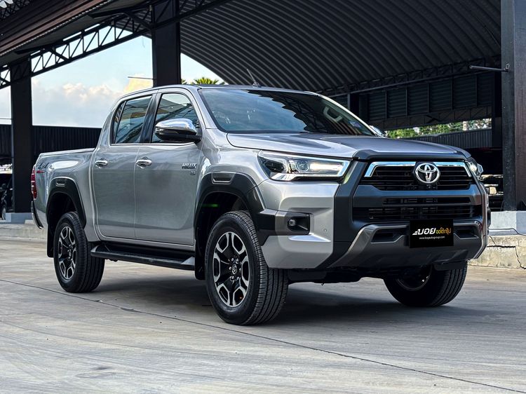 Toyota Hilux Revo 2023 Double Cab 2.8 High 4WD Pickup ดีเซล ไม่ติดแก๊ส เกียร์ธรรมดา บรอนซ์เงิน รูปที่ 3