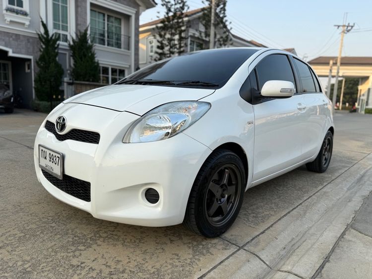 Toyota Yaris 2013 1.5 E Sedan เบนซิน ไม่ติดแก๊ส เกียร์อัตโนมัติ ขาว รูปที่ 3