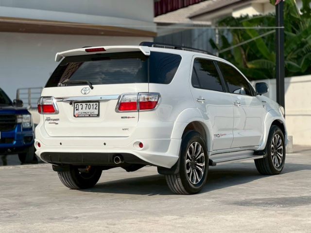 Toyota Fortuner 2010 3.0 TRD Sportivo 4WD ดีเซล เกียร์อัตโนมัติ ขาว รูปที่ 4