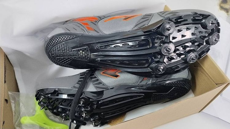 รองเท้าวิ่งพื้นตะปู ยี่ห้อ Grand Sport รุ่น Ultimate Size 40 ของใหม่ รูปที่ 4