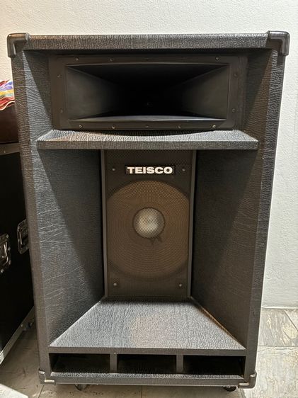 ลำโพง 15 นิ้วสองทางโครงหล่อแหลมใหญ่ปากปิเนียมแอมป์ในตัวสวยมากใช้ไฟ 220 ได้เลย ไม่ผิดหวังลำโพงก็คุ้มแล้วครับ ( ต้องการใช้พื้นที่ครับ ) รูปที่ 2