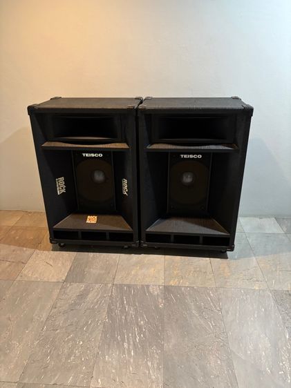 ลำโพง 15 นิ้วสองทางโครงหล่อแหลมใหญ่ปากปิเนียมแอมป์ในตัวสวยมากใช้ไฟ 220 ได้เลย ไม่ผิดหวังลำโพงก็คุ้มแล้วครับ ( ต้องการใช้พื้นที่ครับ )