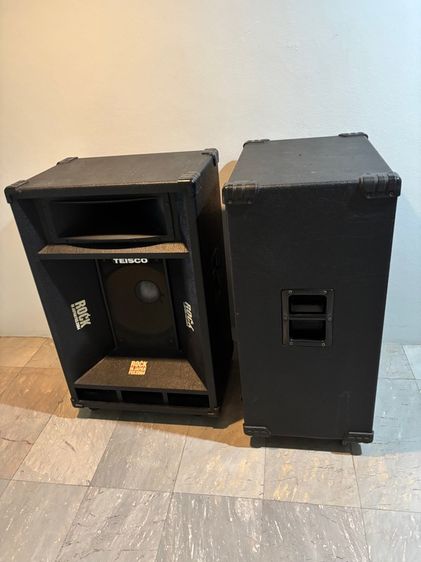 ลำโพง 15 นิ้วสองทางโครงหล่อแหลมใหญ่ปากปิเนียมแอมป์ในตัวสวยมากใช้ไฟ 220 ได้เลย ไม่ผิดหวังลำโพงก็คุ้มแล้วครับ ( ต้องการใช้พื้นที่ครับ ) รูปที่ 4