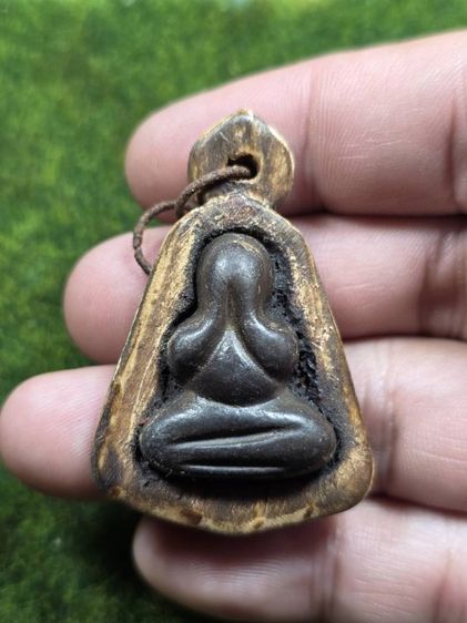 พระปิดตาหลวงปู่เอี่ยมเก่าๆเลี่ยมไม้