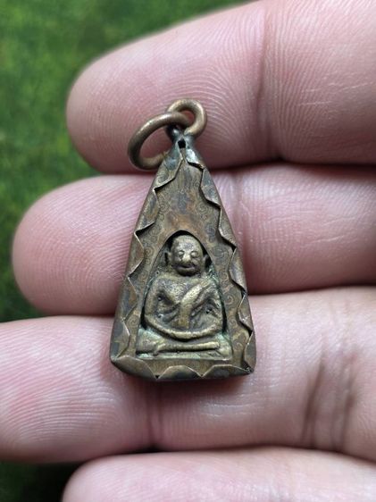 พระเหรียญจอบหลวงพ่อเงินวัดบางคลานเก่าๆ