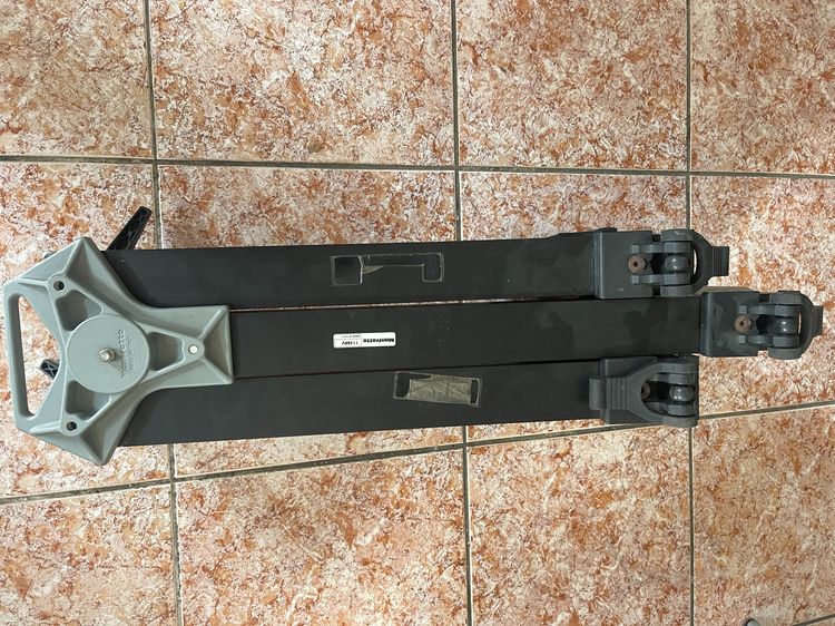 ขาตั้งกล้องแบบสามขา ขากล้อง ยี่ห้อ Manfrotto สภาพใหม่