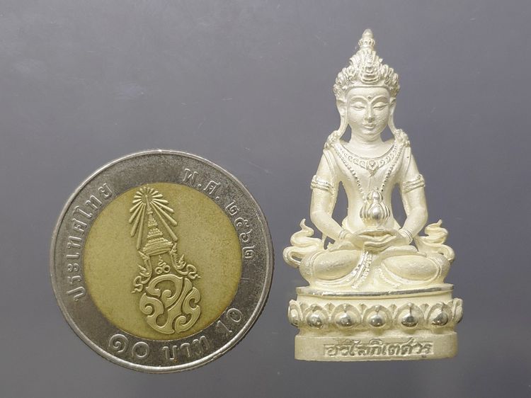 พระกริ่งอวโลกิเตศวร อุดมโภคทรัพย์ เนื้อเงิน 99 วัดโพธิ์แมนคุณาราม พ.ศ.2539 พร้อมบรรจุกล่องเดิมวัด สภาพสวย รูปที่ 8