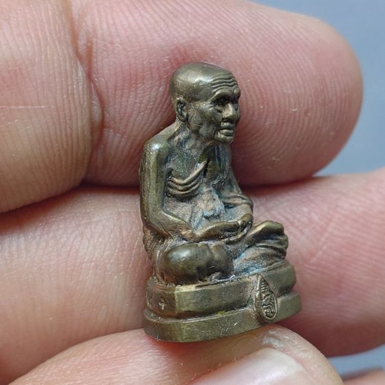 หลวงพ่อทวด ลอยองค์ เนื้อนวะ รุ่นสมเด็จเจ้าฟ้ามหาจักรี ๔๘ พรรษา ตราพระนามาภิไธยย่อ ส.ธ ปี2546 พร้อมกล่องเดิม รูปที่ 5