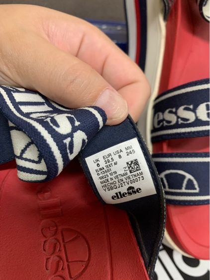 ขายรองเท้า ellesse (มือสอง) เป็นแบรนด์รองเท้าแฟชั่นสไตล์สปอร์ตเรโทรจากอิตาลี มีกาวหลุดด้านข้างนิดหน่อย 👟 ไซส์ 39.5 (26 CM) US8 UK6 รูปที่ 6