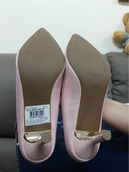 ขายรองเท้าหัวแหลมส้นสูง สีชมพูมีเพชร ใส่แค่ครั้งเดียว ใหม่มาก (มือสอง)  รูปที่ 2