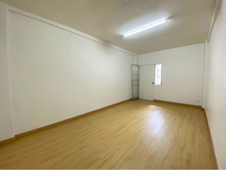 มีบางส่วน ขายด่วน ห้องรีโนเวทใหม่ ใกล้ BTS สายหยุด กรุงเทพฯ รูปที่ 3