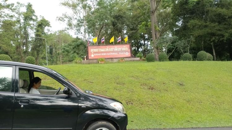 Toyota Avanza 2010 1.5 J Van เบนซิน ไม่ติดแก๊ส เกียร์ธรรมดา ดำ รูปที่ 4