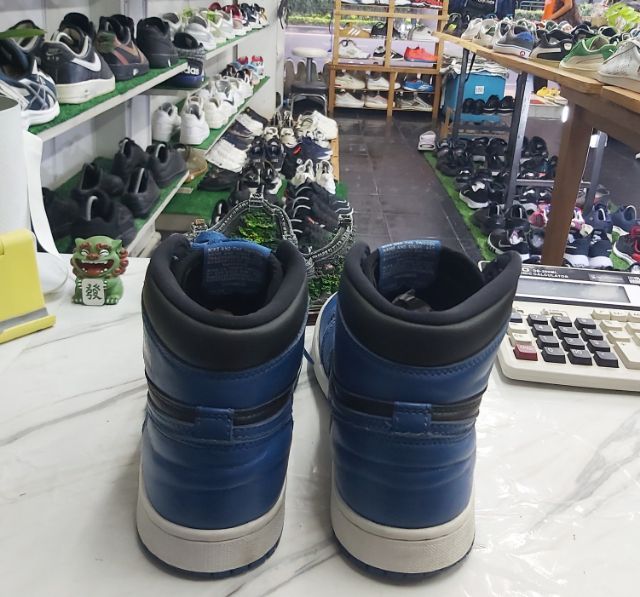 💢Nike Air Jordan1 รองเท้าผ้าใบหุ้มข้อมือสอง ไซส์ 39 สภาพสวย   รูปที่ 2