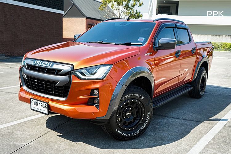 รถ Isuzu D-MAX 3.0 Vcross M 4WD สี ส้ม