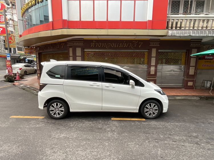 รถ Honda Freed 1.5 EL สี ขาว