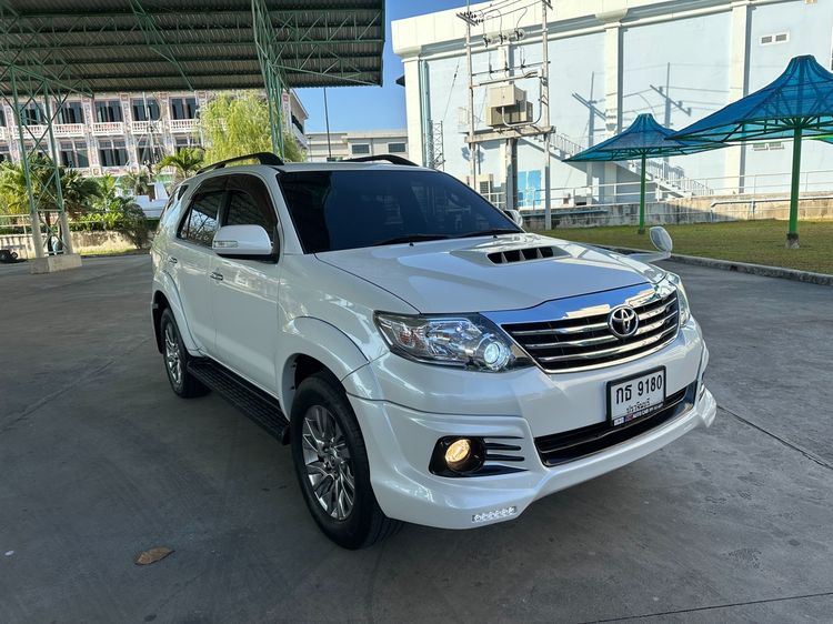 Toyota Fortuner 2013 3.0 V Utility-car ดีเซล ไม่ติดแก๊ส เกียร์อัตโนมัติ ขาว รูปที่ 3