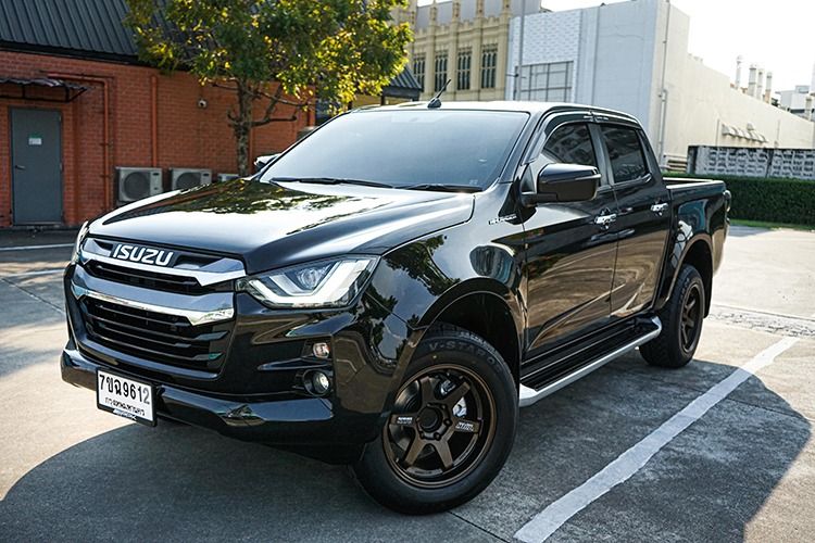 รถ Isuzu D-MAX 1.9 L สี ดำ