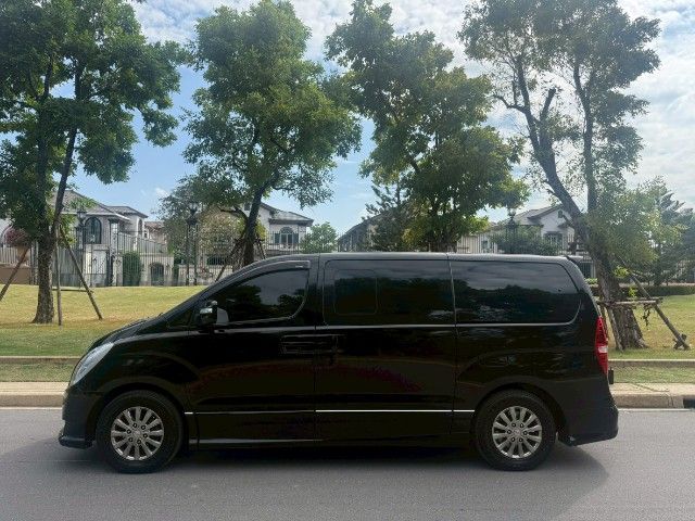 รถ Hyundai H-1  2.5 Elite สี ดำ