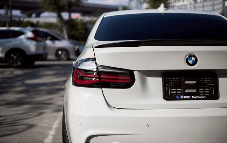 BMW Series 3 2014 320d Sedan ดีเซล เกียร์อัตโนมัติ ขาว รูปที่ 4