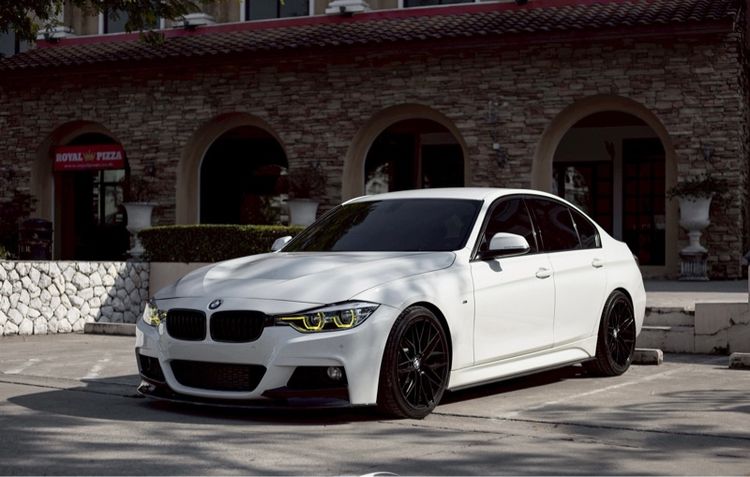 รถ BMW Series 3 320d สี ขาว