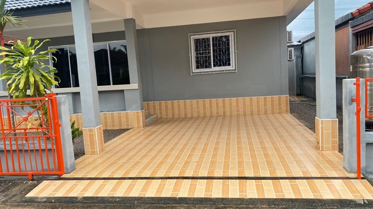 บ้านเดี่ยวทำเลทองพร้อมอยู่หมู่บ้านเพรชนราติดสถานนีตำรวจภูทอนชัยบุรีและที่ว่าการอ.ชัยบุรี