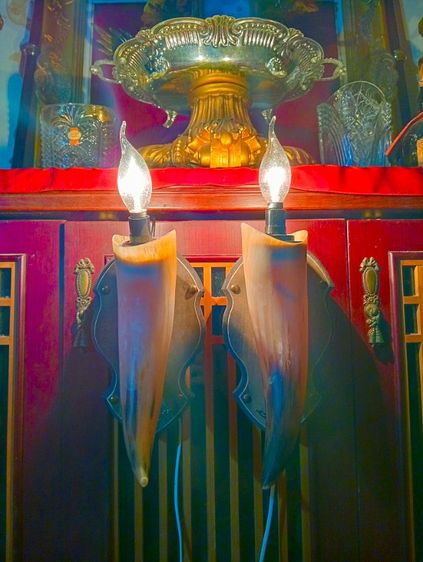 โคมไฟ 1 คู่ เขาจริงแป้นไม้แท้แต่งโลหะพร้อมชุดไฟใช้งานได้เลยสภาพใหม่ รูปที่ 2