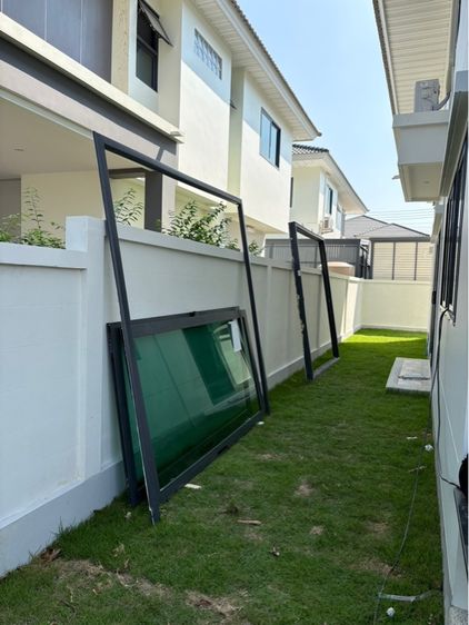 ประตูกระจก