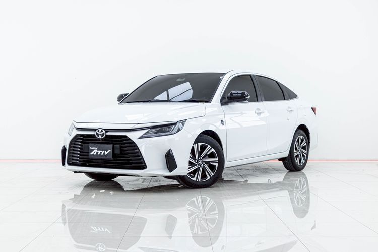 รถ Toyota Yaris ATIV 1.2 Premium Luxury สี ขาว