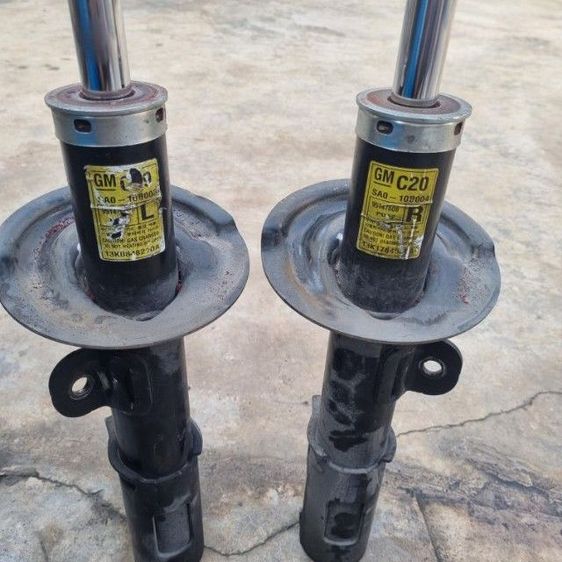 โช๊คหน้า Captiva แท้ ไม่รั่วซึม ขายตามสภาพในรูป ความหนืดยังดี(ขึ้น-ลงช้า) โช๊คอัพหน้า Chevrolet Captiva แท้ (1 คู่ )พร้อม เบ้าหัวโช๊ค 1 ข้าง( บูทยางยังไม่ร้าวไม่แตก) โช๊คตัวละ 850 บาท เบ้าอันละ 300 บาท (รวมโช๊ค 1 คู่เบ้า 1 อัน) ทั้งหมด 1,600 บาทครับ