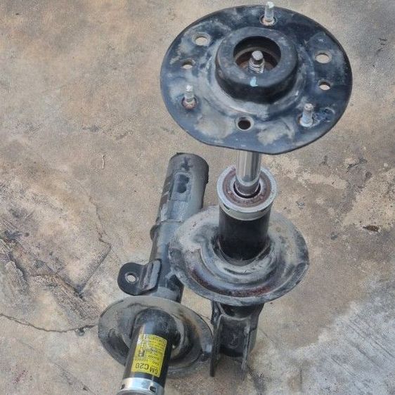 โช๊คหน้า Captiva แท้ ไม่รั่วซึม ขายตามสภาพในรูป ความหนืดยังดี(ขึ้น-ลงช้า) โช๊คอัพหน้า Chevrolet Captiva แท้ (1 คู่ )พร้อม เบ้าหัวโช๊ค 1 ข้าง( บูทยางยังไม่ร้าวไม่แตก) โช๊คตัวละ 850 บาท เบ้าอันละ 300 บาท (รวมโช๊ค 1 คู่เบ้า 1 อัน) ทั้งหมด 1,600 บาทครับ รูปที่ 8