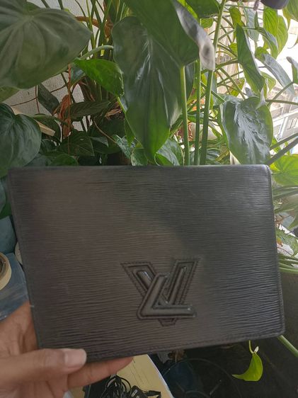 กระเป๋า Louis Vuitton Trapeze Clutch