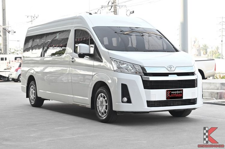รถ Toyota Commuter 2.8 สี ขาว