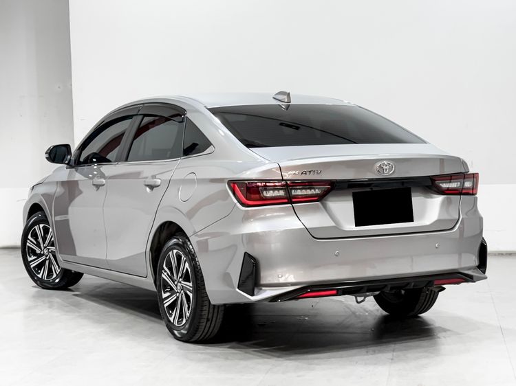 Toyota Yaris ATIV 2025 1.2 Premium Luxury Sedan เบนซิน เกียร์อัตโนมัติ บรอนซ์เงิน รูปที่ 4