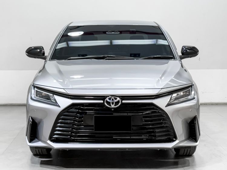 Toyota Yaris ATIV 2025 1.2 Premium Luxury Sedan เบนซิน เกียร์อัตโนมัติ บรอนซ์เงิน รูปที่ 2
