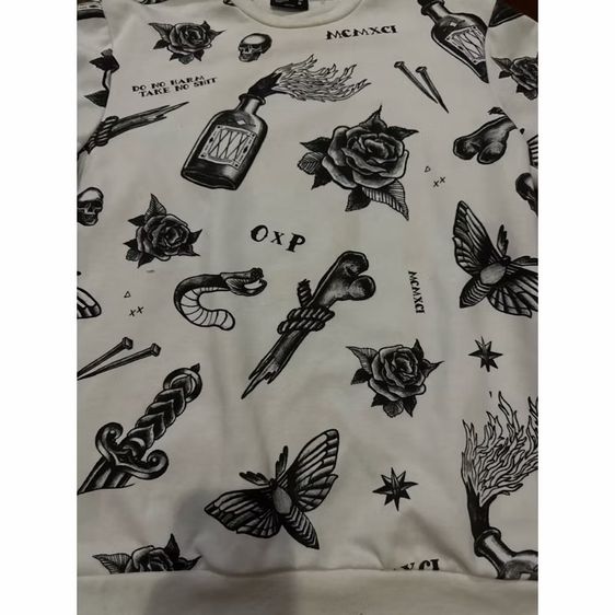 ส่งต่อ เสื้อแขนยาว size M ยี่ห้อ cropp สีขาวลาย graffic รูปที่ 3
