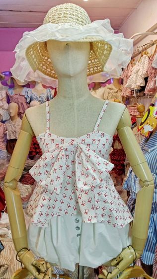 เสื้อผ้าผู้หญิง