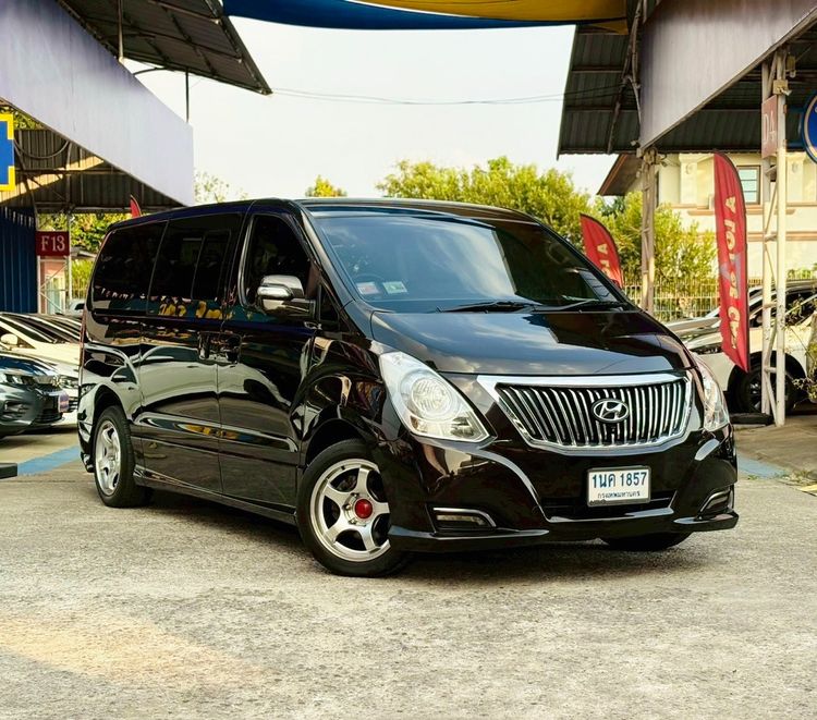 รถ Hyundai H-1  2.5 Deluxe สี น้ำตาล