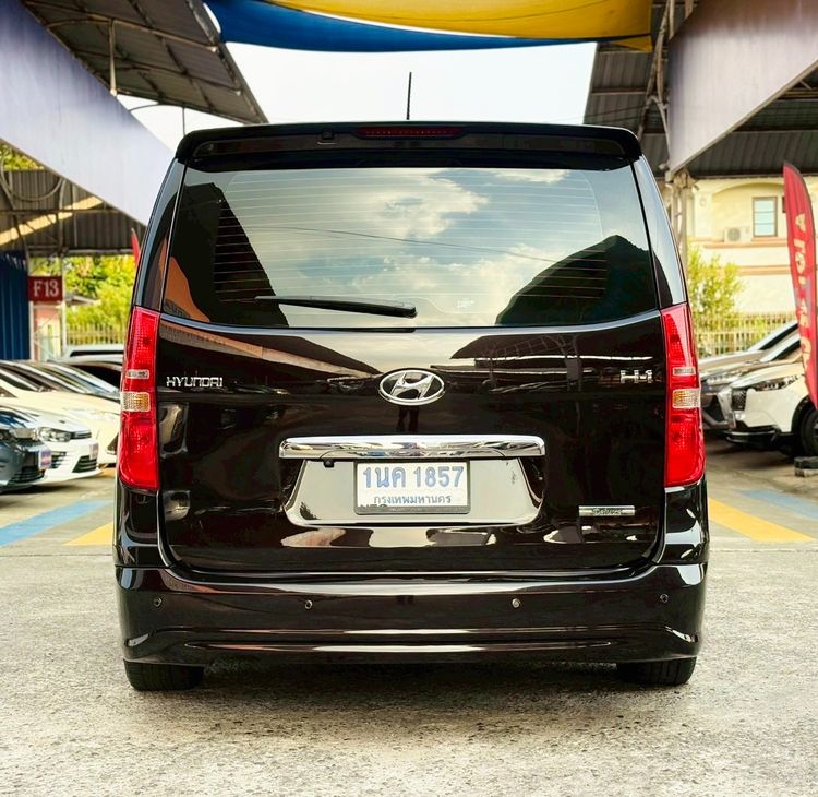 Hyundai H-1  2018 2.5 Deluxe Van ดีเซล ไม่ติดแก๊ส เกียร์อัตโนมัติ น้ำตาล รูปที่ 4