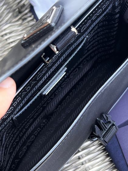 PRADA ReNylon Leather Shoulder Bag รูปที่ 16